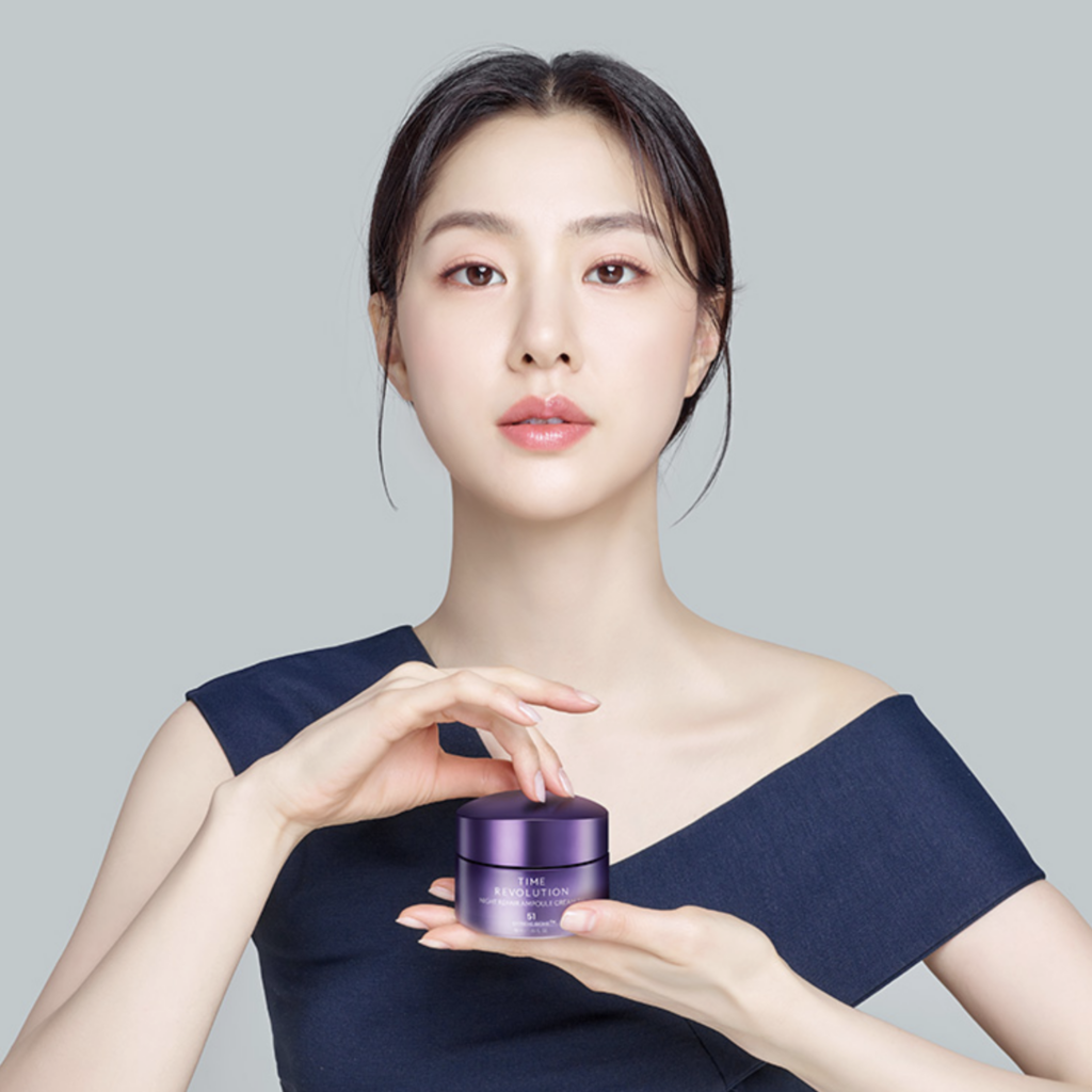 Missha Time Revolution Night Repair Ampoule Cream 5x es una crema premium diseñada para tu rutina nocturna